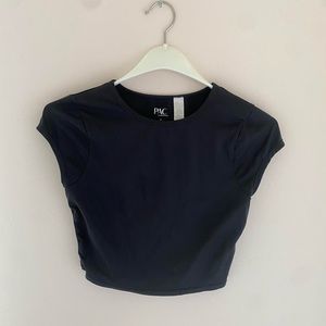 Black slightly cropped tshirt